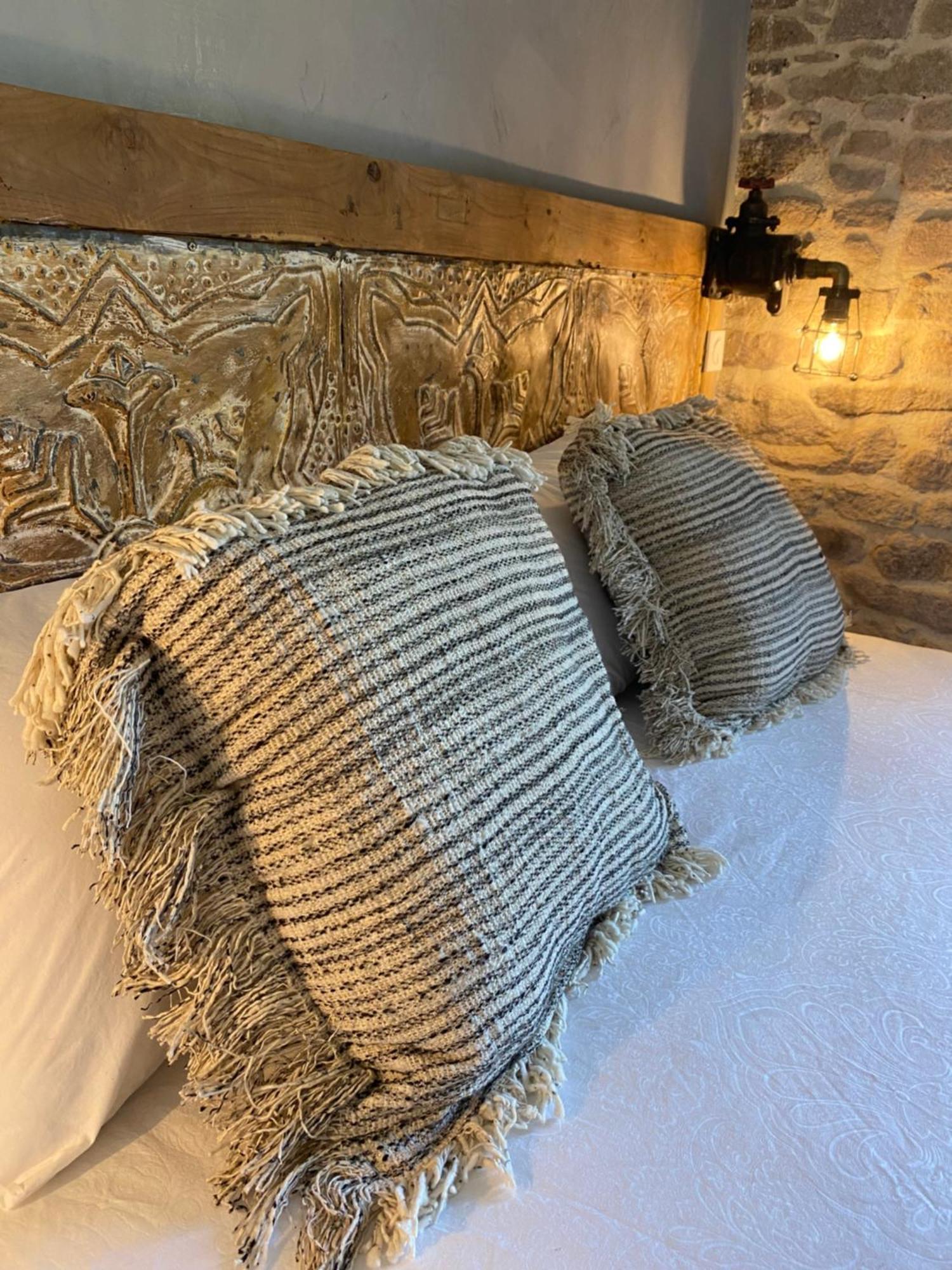 Le Moulin Du Guy, Proche Du Puy Dufou Bed & Breakfast Chanverrie ภายนอก รูปภาพ