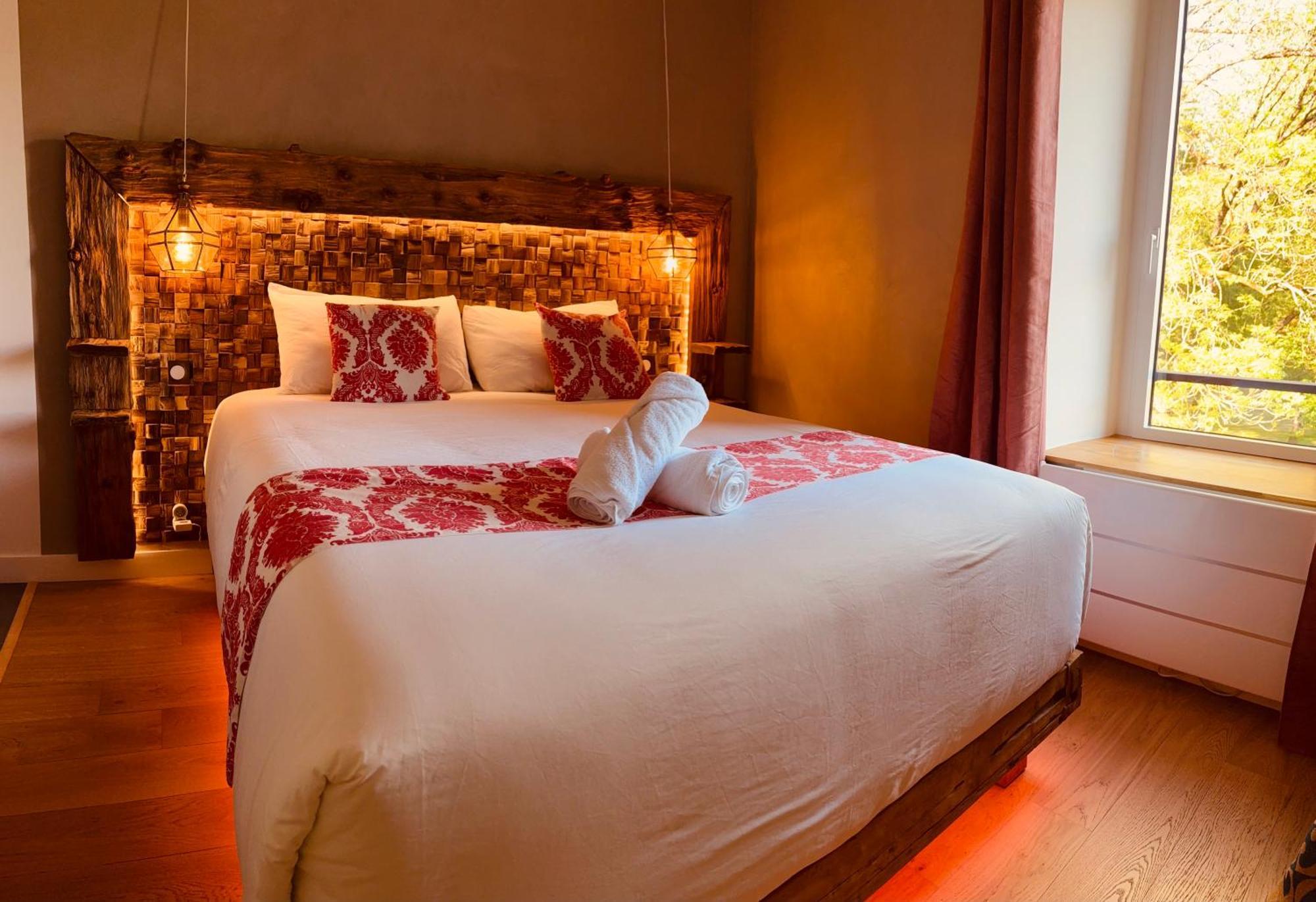 Le Moulin Du Guy, Proche Du Puy Dufou Bed & Breakfast Chanverrie ภายนอก รูปภาพ