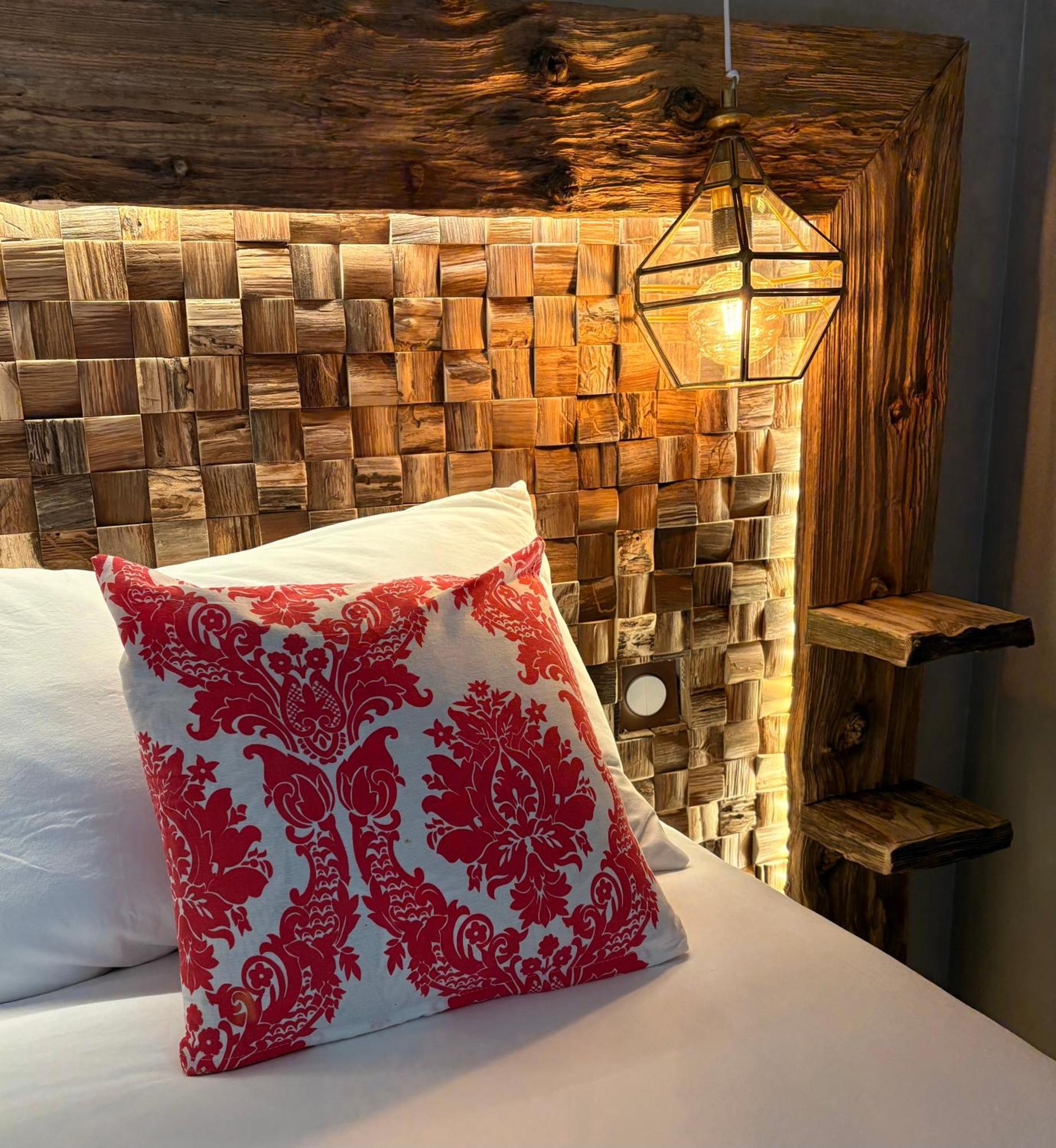 Le Moulin Du Guy, Proche Du Puy Dufou Bed & Breakfast Chanverrie ภายนอก รูปภาพ