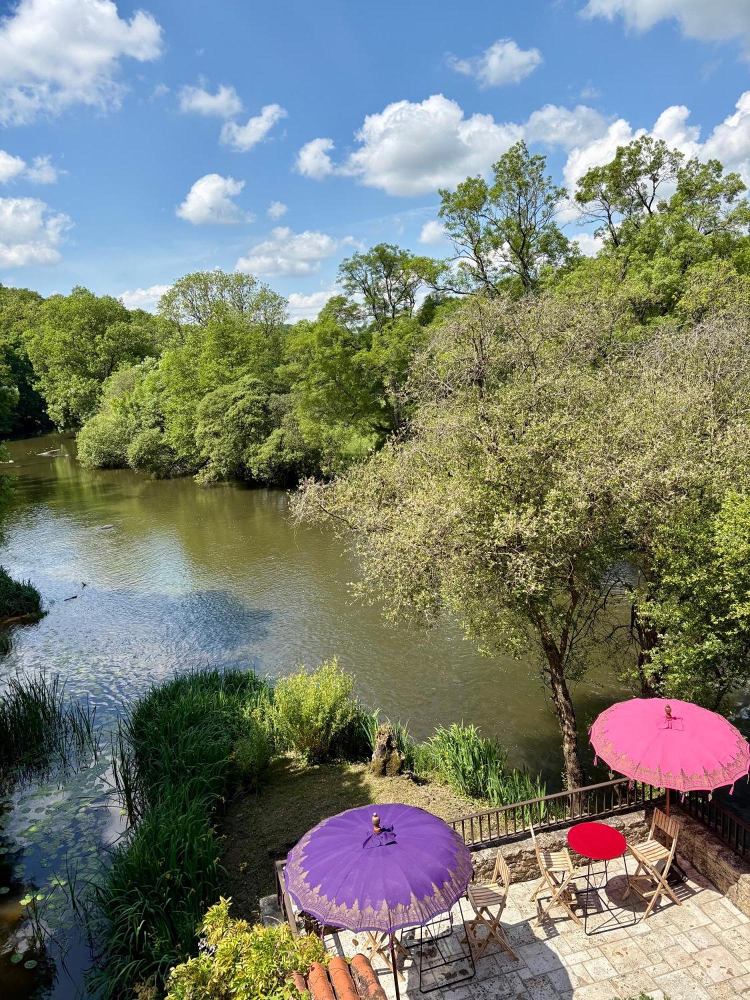 Le Moulin Du Guy, Proche Du Puy Dufou Bed & Breakfast Chanverrie ภายนอก รูปภาพ